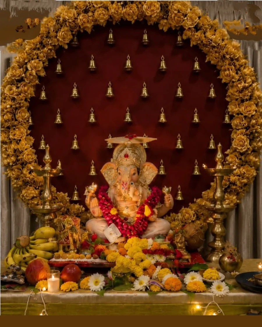 Royal Traditional — marigold round-frame Ganpati mandap