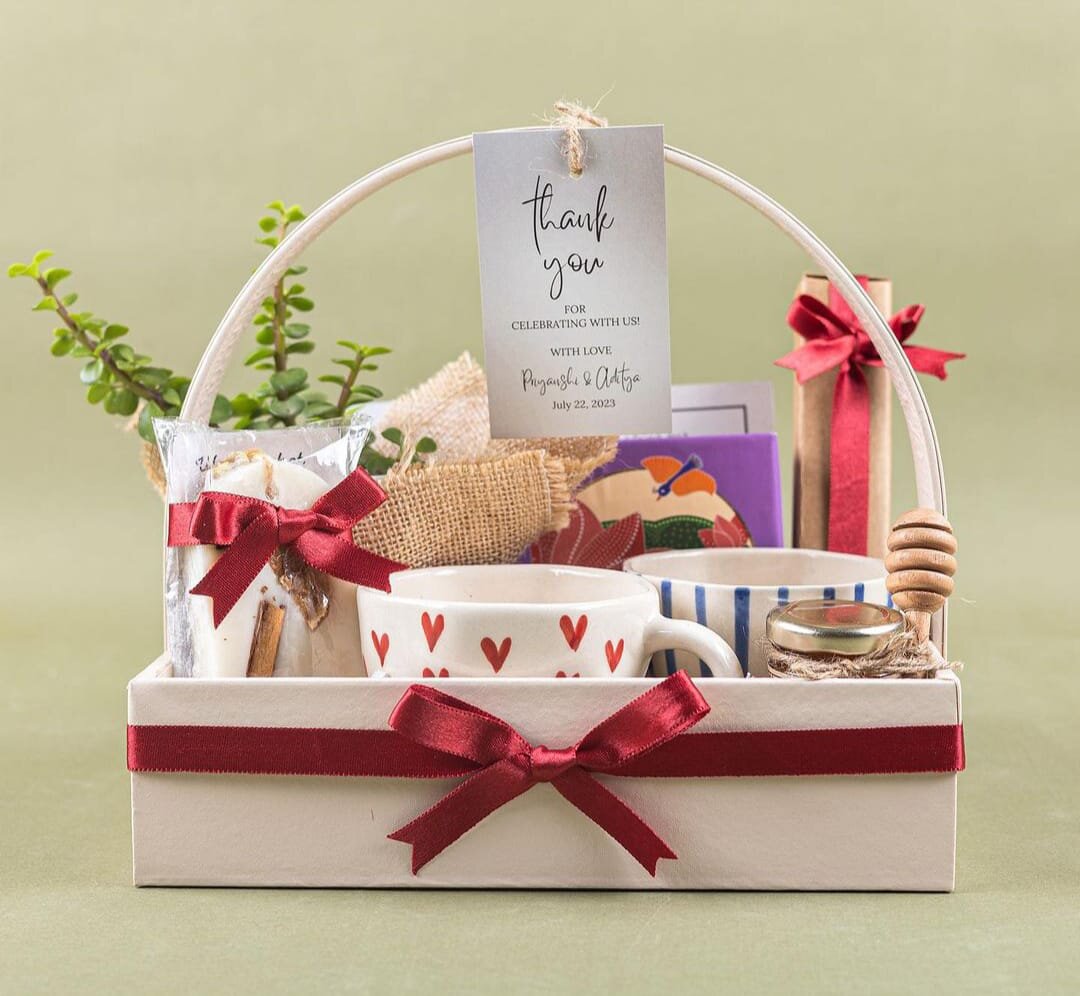 Fresh red roses bouquet with satin ribbon wrapping